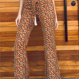 high waisted pants with medium drop bell bottom from Simona brand. animal print